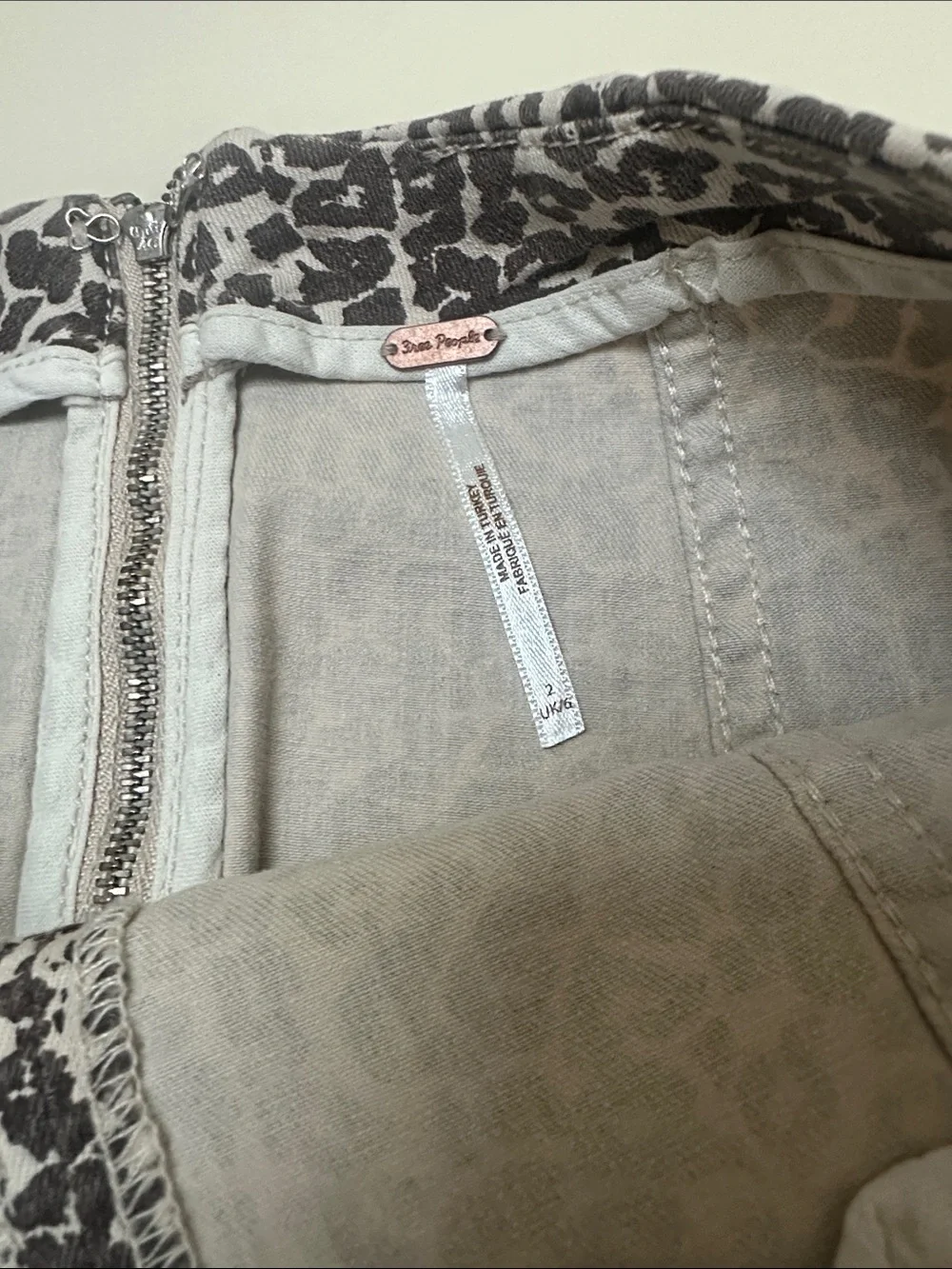 🆕 FREE PEOPLE Beige and Black Leopard Print Mini Skirt NWT SIZE 2